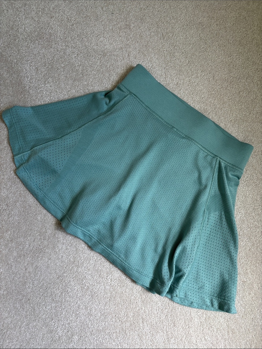 Lululemon Swiftly Tech High-Rise Skirt *Tennis size 2 w/interior pockets